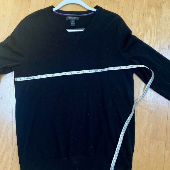 Banana Republic V-neck Black Extra Fine Merino Wool Sweater, Size Medium - Picture 9 of 11